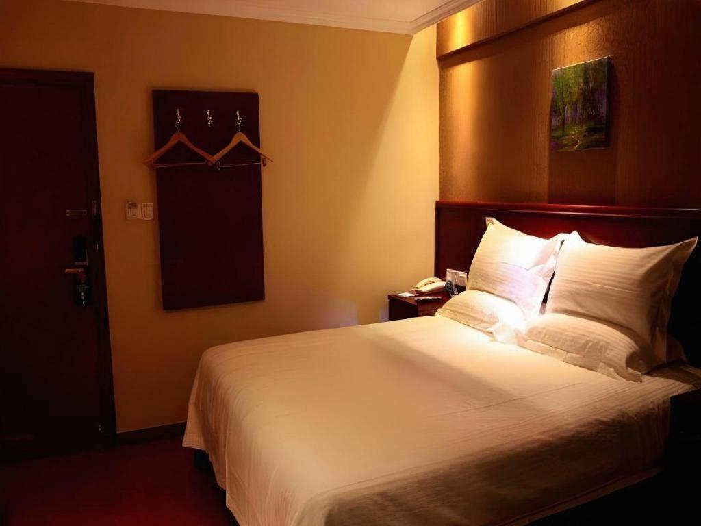 Greentree Inn Xi'An Bell And Drum Tower Food Street Ancient City Wall Ximen Express Hotel Exteriör bild
